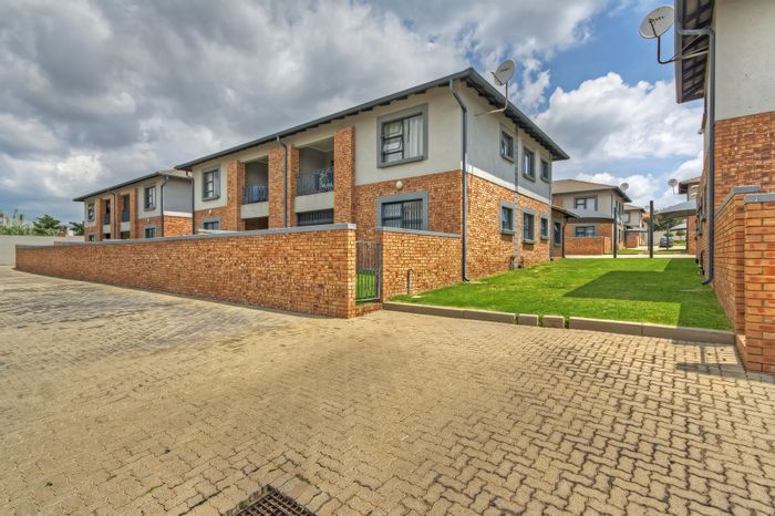 For Sale: 2-Bedroom Apartment in Noordwyk with Pool, Clubhouse, and Security.