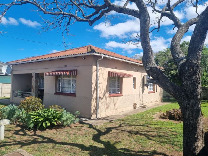 Cannon Hill House For Sale: 2-bedroom, prepaid electricity, enclosed yard, investment potential.