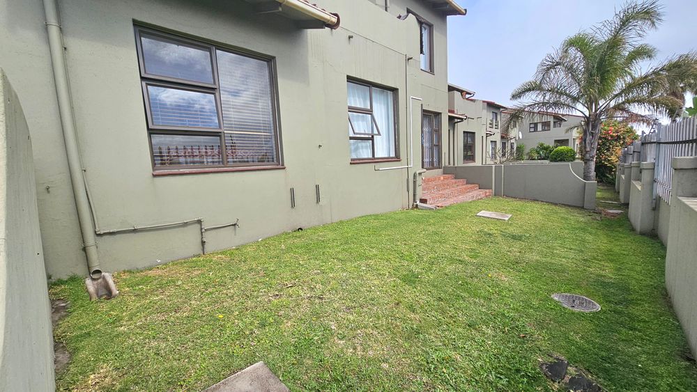 Small Garden in front of unit