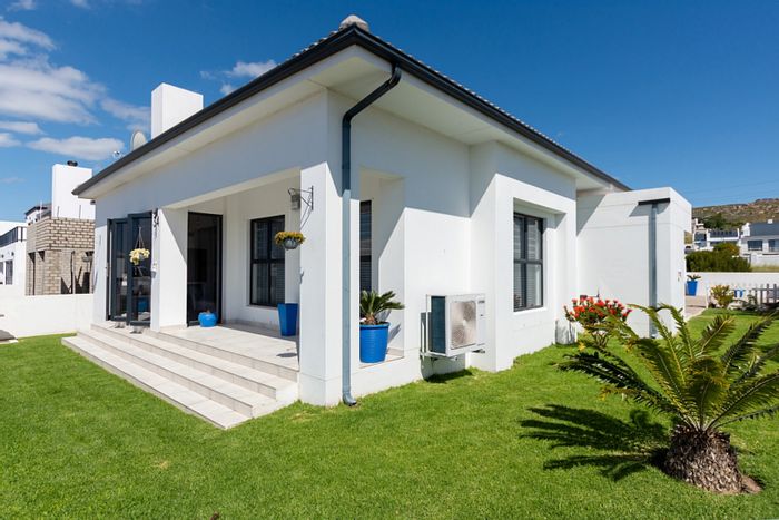 Beachfront house in Sandy Point Beach Estate, 3 beds, indoor braai, secure living. For Sale.
