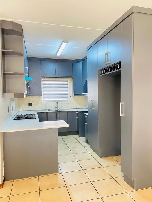 Evander Flat To Rent: 2 Bedrooms, open-plan living, carport, no pets allowed.