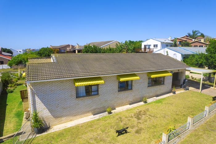 Wavecrest House For Sale: 3 bedrooms, entertainment area, sea views, close to amenities.