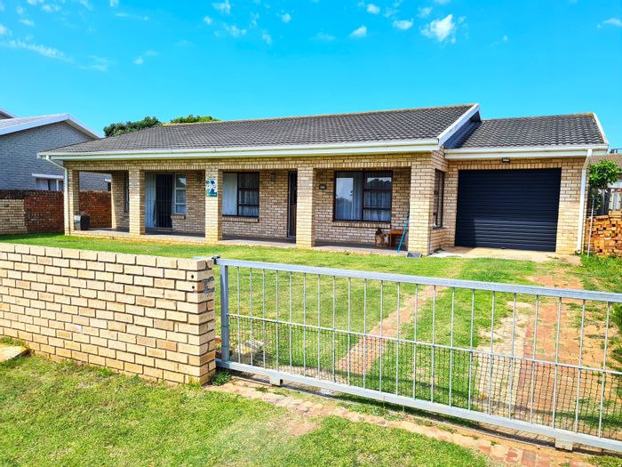 For Sale: House in Noorsekloof with braai room, large garden, and garage.