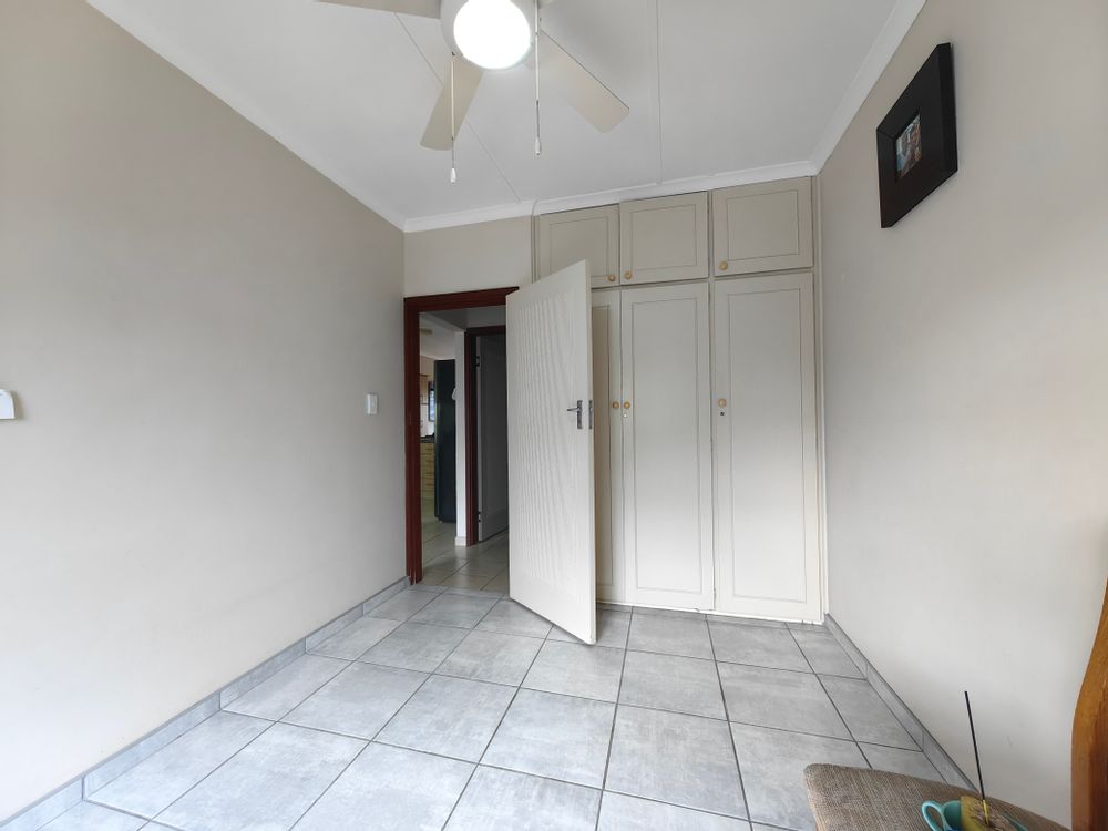 2nd Bedroom with ceiling fan