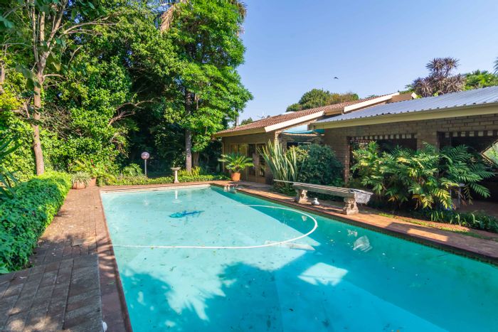 For Sale: Wilro Park House with 3 bedrooms, pool, garden, and ample parking.