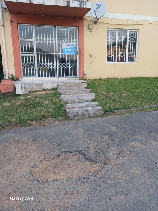 Woodhaven Townhouse For Sale: Ground-floor 1-bedroom, secure complex, renovation opportunity.