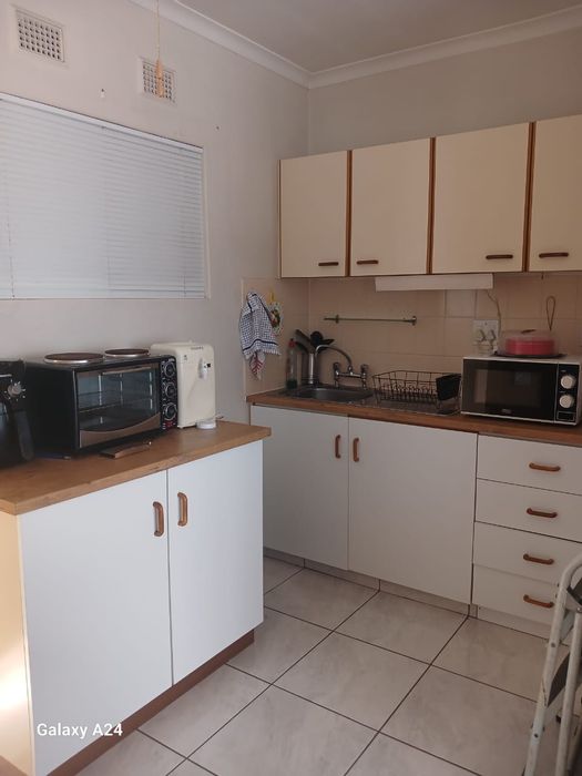 Pet-friendly 1-bedroom apartment in Glenwood, fully furnished, includes utilities. To Rent.