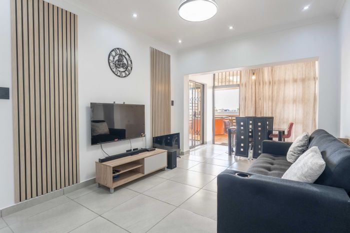 Amanzimtoti Apartment For Sale: 3 beds, jacuzzi, beach access, secure complex.