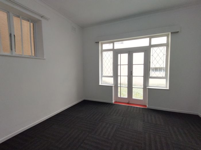 2-Bedroom Apartment For Sale in Durban Central with exclusive courtyard and great rental potential.