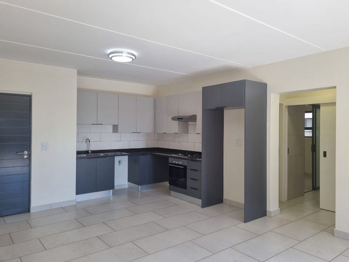 2-bedroom apartment in Bedford Gardens with 2 bathrooms, parking, and prepaid utilities. To Rent.