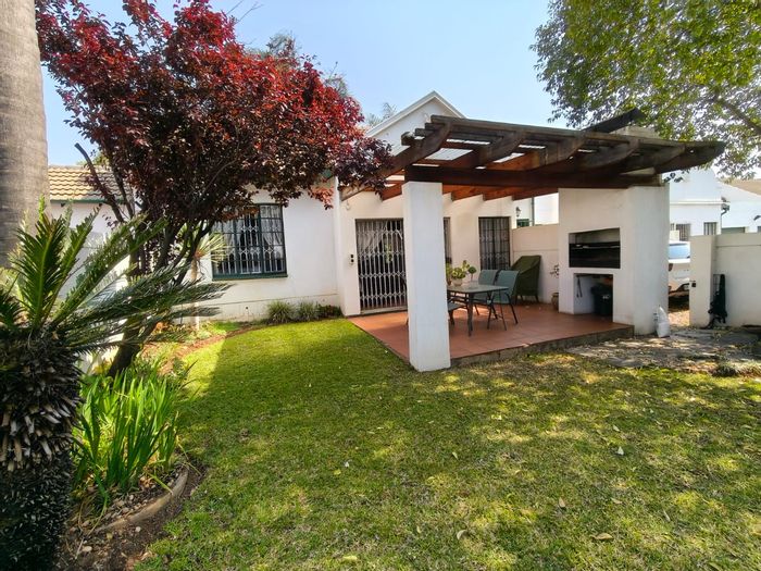 Newlands Townhouse For Sale: 2 beds, patio, pool, tennis court, secure complex.