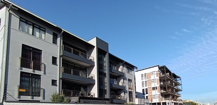 West Beach Apartment To Rent: 2 Bedrooms, 2 Bathrooms, Garage, Close to Beach.