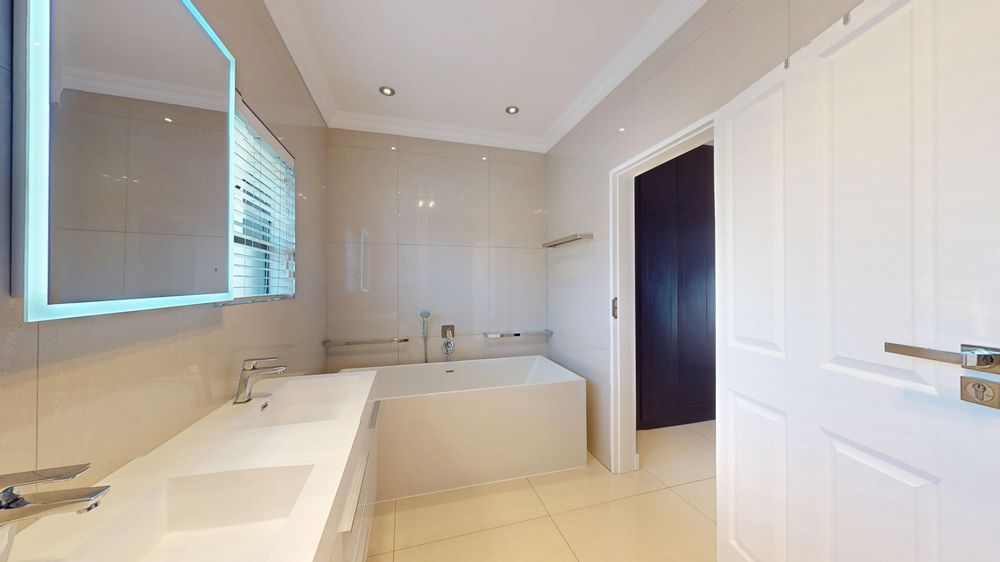 Master Ensuite Bathroom
