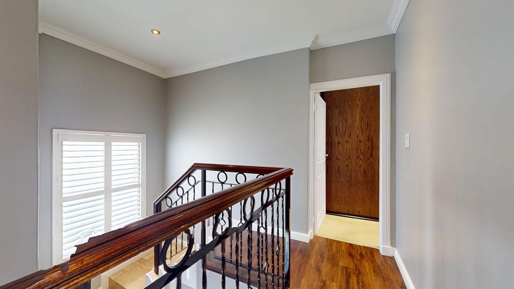 Bedroom Hallway/Staircase
