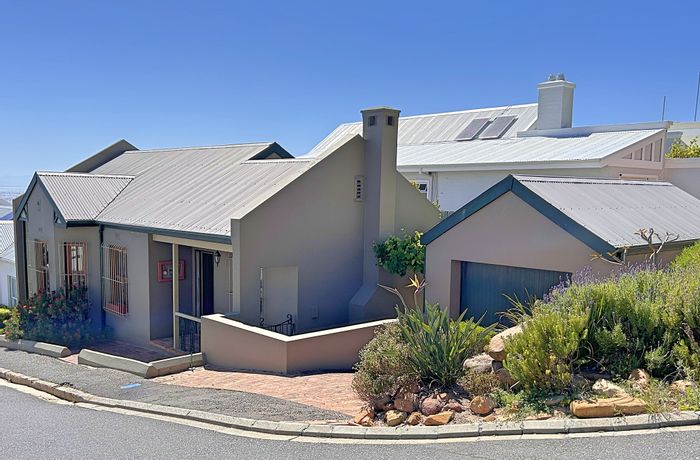 Seaforth House For Sale: 3 beds, 2 baths, courtyard, garage, coastal living.