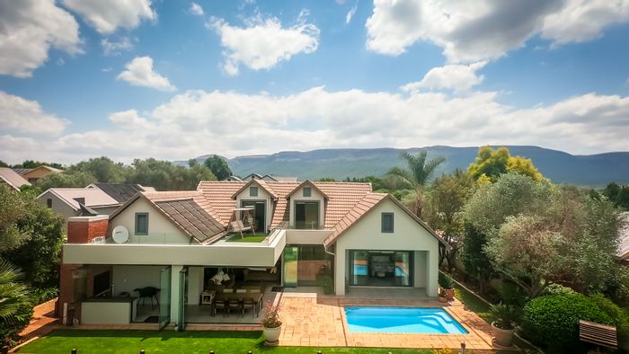 House For Sale in The Coves: 3 en-suite bedrooms, pool, solar panels, clubhouse access.