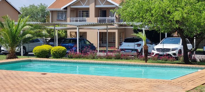 Elarduspark Townhouse For Sale: 2 beds, pool, security, near amenities.