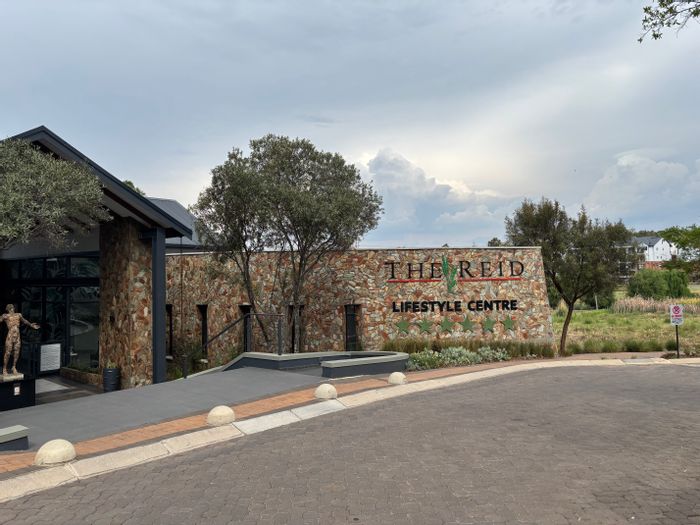 For Sale: Apartment in Linbro Park with en-suite bedrooms and resort-style amenities.