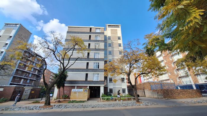 Sunnyside Flat For Sale: 2 Bedrooms, Enclosed Balcony, Garage, Prime Location.