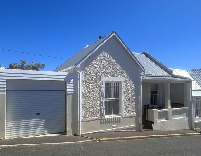 Seaforth House For Sale: 2 bedrooms, loft space, carport, near beaches.