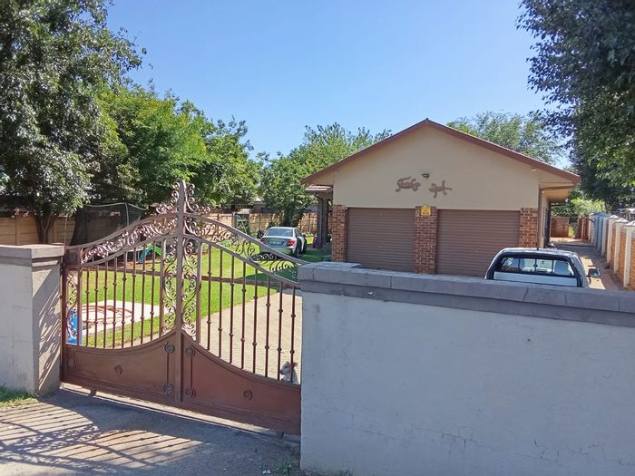 For Sale: House in Van Der Hoff Park with 3 dwellings on 6.67 hectares.