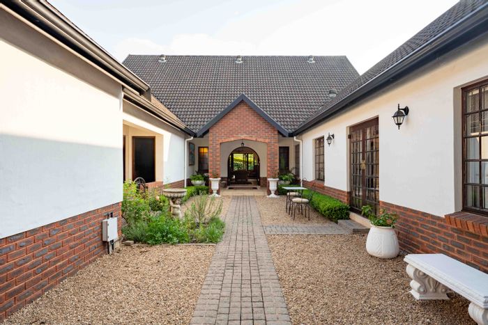 For Sale: Townhouse at Camelot Golf Club and Estate with golf course access, en-suite bedrooms.