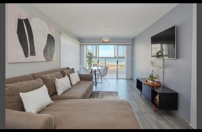 Beachfront Apartment To Rent: 2 Bedrooms, Private Balcony, Garage, Pet Friendly.