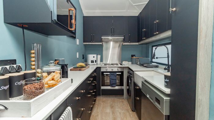 Glenlilly House For Sale: 3 Bedrooms, 170m2 Garage, Business Potential.