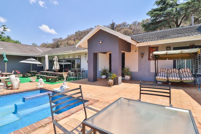 Eikenhof Small Holding For Sale: 17,000sqm, views, multiple residences, and development potential.