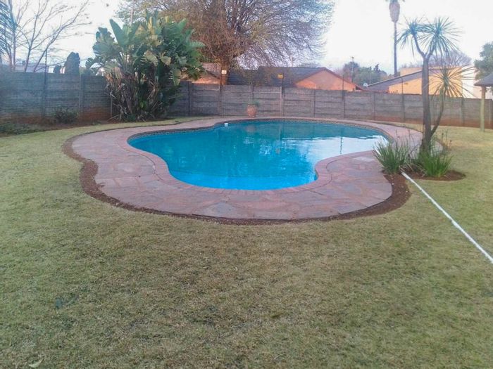 Rhodesfield Apartment For Sale: 1 Bedroom, communal pool, security, near Festival Mall.