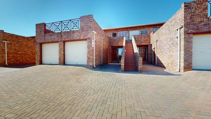 Bartlett Townhouse For Sale: 2 beds, private patio, garage, open plan living.