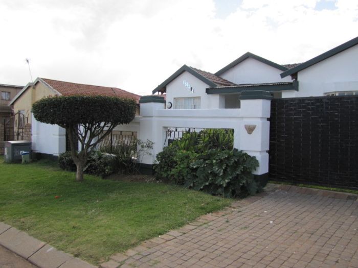 For Sale: Spacious 3-Bedroom House in Kagiso with Yard and Secure Parking.