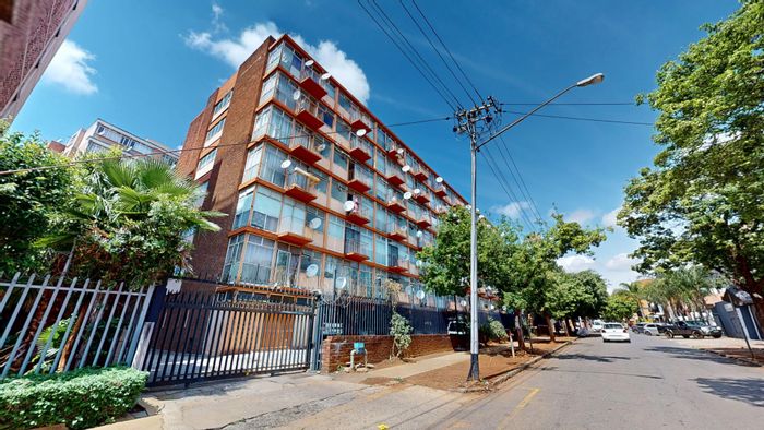 Berea Park Apartment For Sale: 1 Bedroom, close to amenities, parking included.