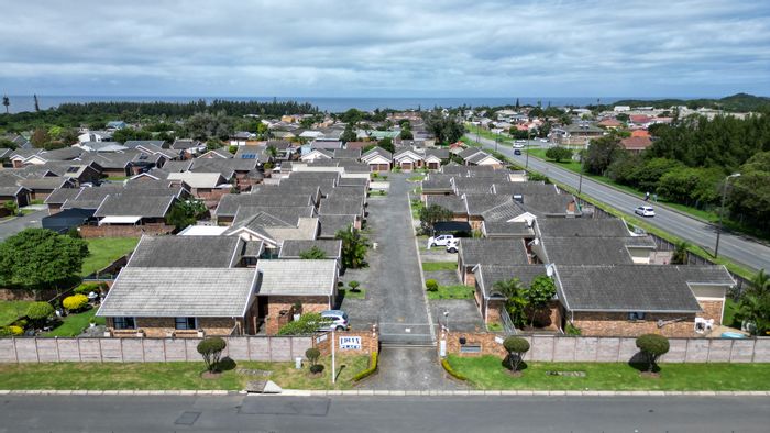 Gonubie Townhouse For Sale: 2 Bedrooms, secure complex, private yard, communal play area.