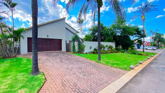 For Sale: House in Bougainvillea Estate with 4 beds, pool, and solar features.