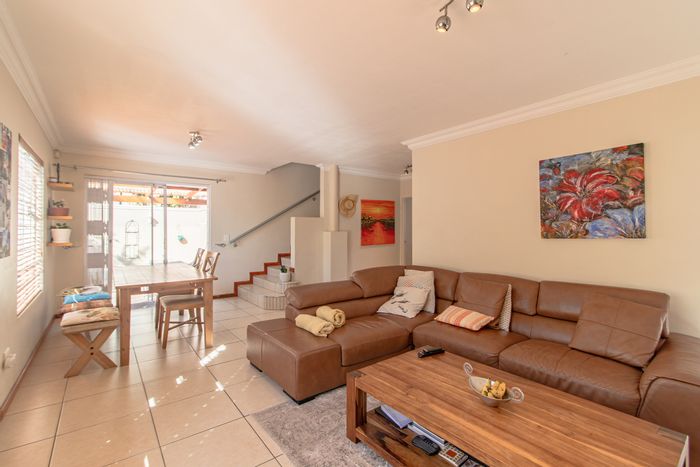 Edendale Apartment For Sale: 3 beds, 2.5 baths, double garage, low maintenance living.