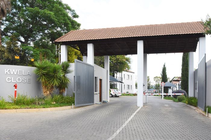 For Sale: 2-bed, 2-bath Apartment in Douglasdale with garden, security, and fibre.