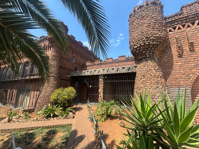 Unique double-story house in Blancheville with extensive entertainment space and large garage. For Sale.