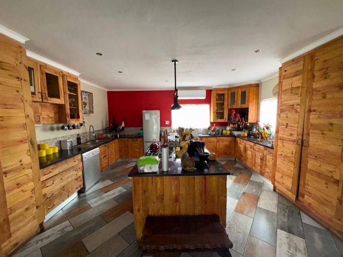 Bo Dorp House For Sale: 4 bedrooms, pool, entertainment area, near schools.