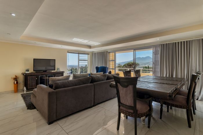 Mountainside House For Sale: Panoramic views, flatlet, spacious living, and garage.