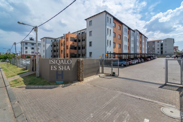 Fleurhof Apartment For Sale: 2 beds, secure parking, near schools and shops.