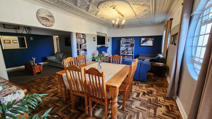 3-bedroom house for sale in Heidelberg Central, close to schools and amenities.