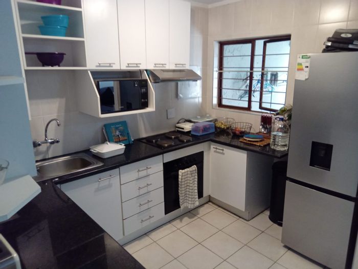 Morningside Apartment To Rent: 1 bed, balcony, pool, braai area, covered parking.