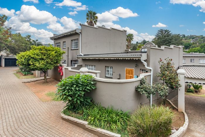 For Sale: Spacious 2-Bedroom Townhouse in Helderkruin with Courtyard and Mountain Views.