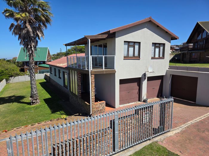 For Sale: House in Dana Bay with sea views, guest suite, and ample parking.