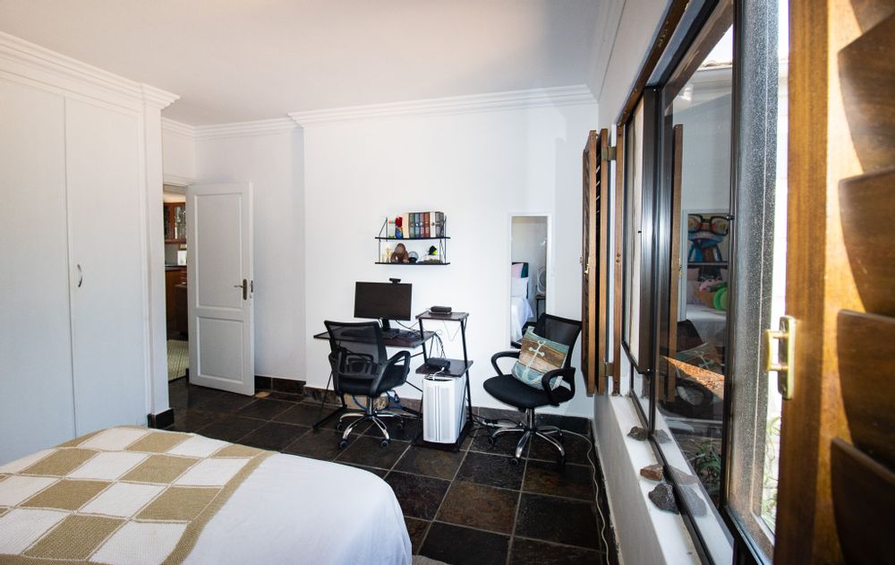 2nd bedroom  showing space for desk