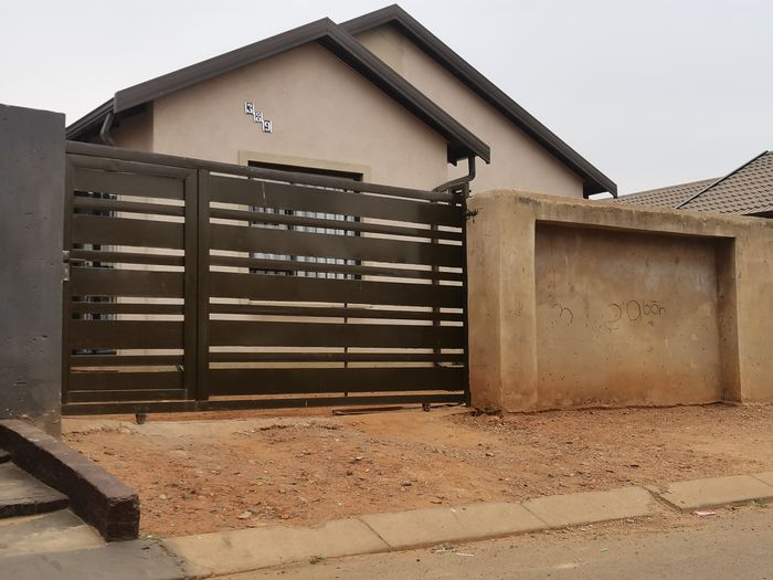 For Sale: House in Stretford with 3 bedrooms, en-suite, and covered parking.