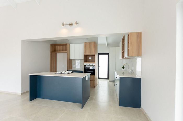 For Sale: House in Britannia Beach Estate, 3 beds, beach access, indoor braai.