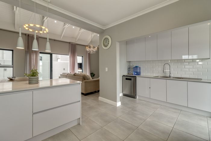 For Sale: 4-Bedroom House in Aan De Wijnlanden with security, parks, and trails.