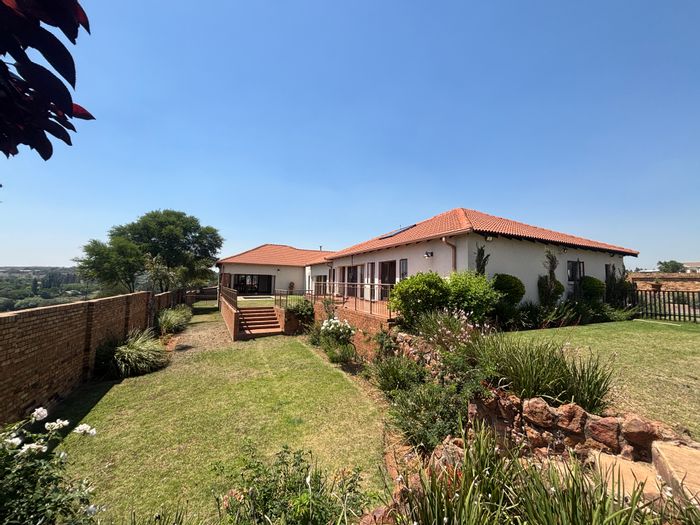 House for Sale in Seekoeiwater AH: Pool, flatlet, garages, and security features.